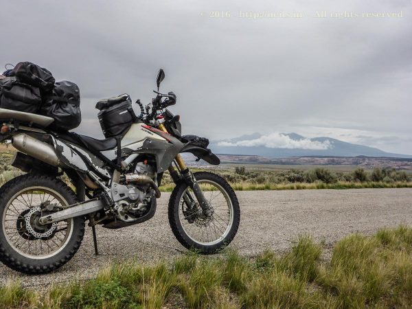 On the way to Needles Point Overlook